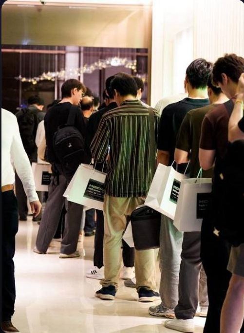 Welcome-bag queue